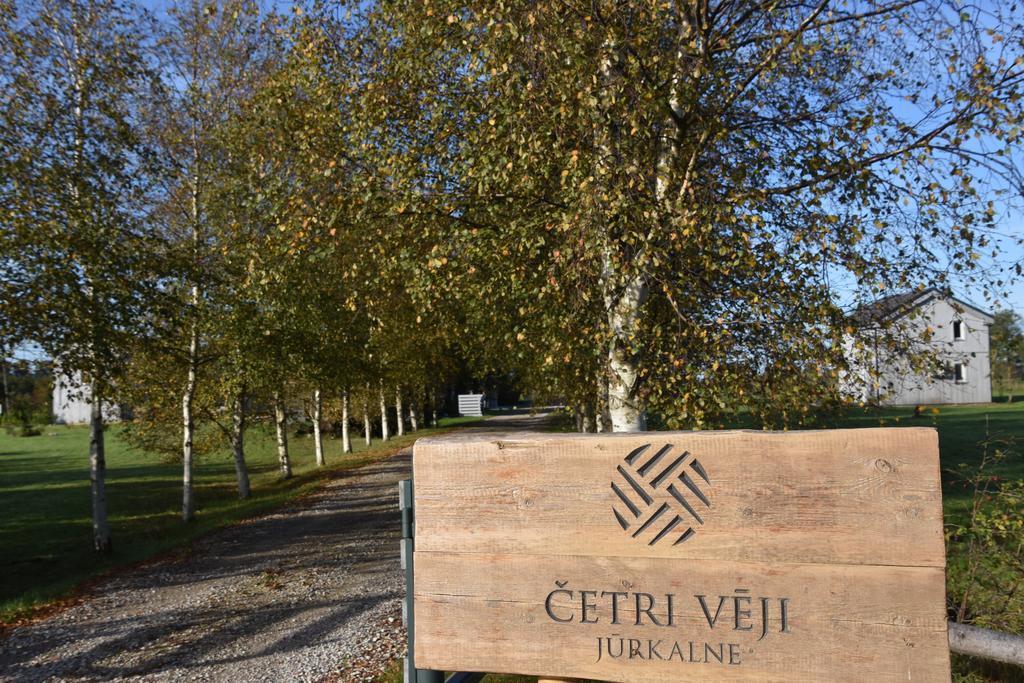 Hotel Cetri Veji à Jurkalne Extérieur photo